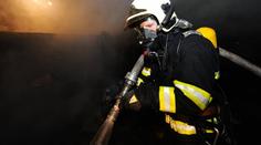 Obří požár zasáhl Bratislavu. Zastavil dokonce i vlaky