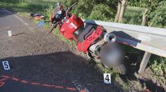 Motorkáři vletěla do přilby vosa. Zpanikařil a při nehodě přišel o nohu