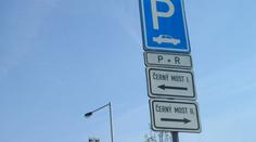 Necháváte auto na P+R parkovišti? Pozor, můžou vám ho odtáhnout!
