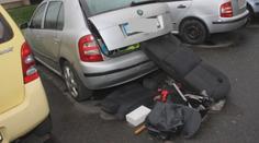 Policie dopadla muže, který měl způsobit statisícovou škodu. Údajně vykrádal auta