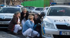Střílelo se patro pod námi, byly jsme vyklepané, popsala svědkyně