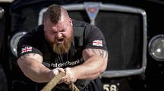 Rozdíl neuvěřitelných 60 kg. Nejsilnější muž světa by měl boxovat s Paulovým přemožitelem
