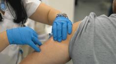 Očkování proti covidu-19 pro pojištěné zdarma! Návrh schválila vláda