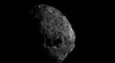 NASA ukázala vzorky z planetky Bennu. Vypadají jako černé uhlí