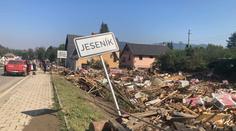 Povodně připravily o život pět lidí. Osm dalších se pohřešuje