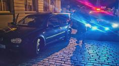 Jel za přítelkyní, skončil v poutech. Policie nemohla uvěřit tomu, koho chytila