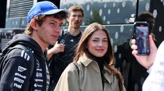 Romantika u moře. České krásce to po boku pilota F1 náramně sluší
