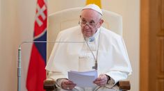 Papež František je na Slovensku. Přednesl projev, Romové kvůli němu uklízí sídliště