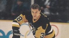 Do Pittsburghu nechtěl, pak se kousl, vychoval Jágra a vyhrál Stanley Cup