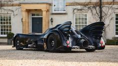 Parádní Batmobil za cenu Octavie. Tahle kára může normálně na silnice
