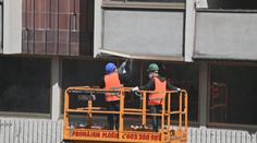 Práší to všude kolem, bojí se lidé azbestu v centru Prahy. Hygiena mlčí