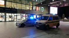 Muž, který v obchoďáku spadl z 20 metrů, zemřel. Jeho pád je záhada!