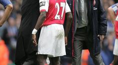 Arsenal nabídl pomoc bývalé opoře. Potřebuji Boha, řekl Eboué!