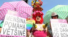 Prahou prošli homosexuálové. V průvodu byl i lední medvěd