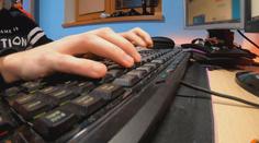 Počet internetových podvodů stoupá. Policie varuje před profesionálními gangy