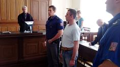 Vraha usvědčily těsně před promlčením jeho činu vzorky DNA. Dostal 13 let