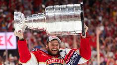 Každý má přes 500 diamantů. Šampioni NHL dostali mistrovské prsteny