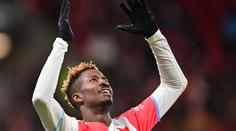 Slavia se vrátila do čela tabulky, v malém derby slaví těsnou výhru