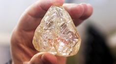 Tento diamant zachrání život celé vesnici! Prodal se za obří sumu
