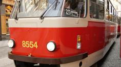 Tramvaj v Praze SRAZILA DÍTĚ! Školák má poraněnou hlavu