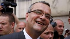 Úředníci: Kalousku klidně fackuj dál, máš to jen za 1000 Kč!