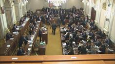 Opozice chce poslancům omezit imunitu. Podpořit ji může SPD
