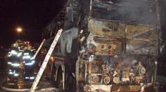 OBRAZEM: Na D1 shořel autobus, vezl 44 lidí