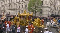 Slavnostní průvod projel Londýnem. Karel III. dorazil do Buckinghamského paláce
