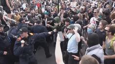 V Británii pokračují nepokoje. Policie očekává krušnou noc