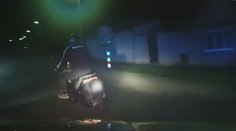Muž chtěl ujet policii na skútru. Honičku ukončila až bahnitá cesta