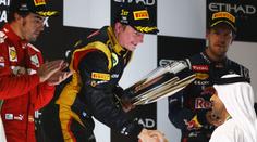 V Abú Zabí zvítězil Räikkönen, na bednu se prodral i Vettel