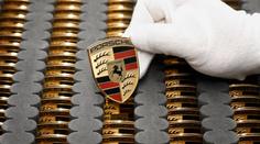 Porsche je v pasti. Prudce brzdí s elektromobilitou, ale dál se propadá