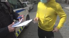 V Praze létaly bankovky vzduchem. Strážníci je vrátili majiteli