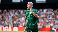 Záběry plné emocí: Fotbalista po přestupu brečel. Musel odejít, aby zachránil klubové finance