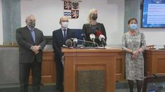 Nejvíc ohnisek nákazy je ve školách, říká středočeská hejtmanka