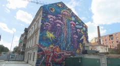 Ve městech se objevují umělecká graffiti. Zobrazují osobnosti i historii
