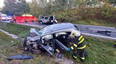 Tragická nehoda na Kladensku. Dva lidé zemřeli, další bojují o život