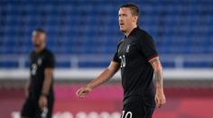 Vezmeš si mě? Německý fotbalista požádal přítelkyni v přímém přenosu