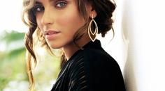 Koncert Nelly Furtado narušila rvačka na podiu