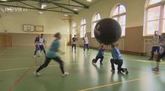 VÍKEND: Kinball je kuriózní hra s obřím míčem