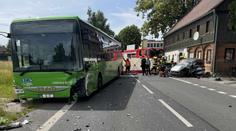 Vážná nehoda autobusu ve Varnsdorfu. Jeden člověk zemřel