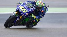Tři týdny po zlomenině nohy: Rossi zase usedl na motorku!
