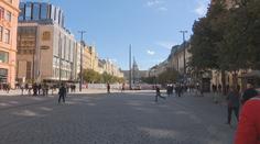 Lidé se bouří kvůli trakčním sloupům na Václaváku. Nelíbí se ani architektovi