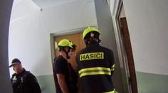 Seniorka ležela doma několik dní. Zachránili ji až strážníci