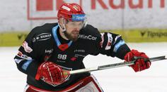 Nešťastná náhoda, nebo zkrat? Útočník Hradce kopl soupeře bruslí do hlavy