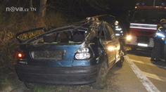 Mladý opilý řidič nezvládl auto. Po nehodě hrozí spolujezdkyni, že skončí na vozíku