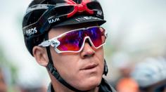 Vážná nehoda! Froome smrkal a narazil do zdi. Na Tour může zapomenout