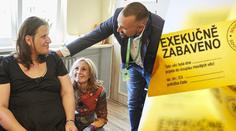 Příspěvek na dítě exekutor vzít nemůže. Expertka radila, jak na dluhy