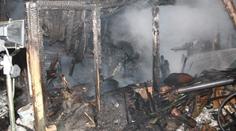 Při lesním požáru v Plzni v noci uhořel člověk. Možná bezdomovec