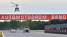 Modelka obětí formule. Na okruhu v Brně ji srazil nepozorný jezdec
